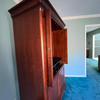 Thomasville Wooden Entertainment Center (P-BC)