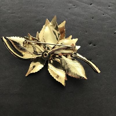 Sale Photo Thumbnail #32: Very nice vintage, multicolored brooch. Please see attached photos.