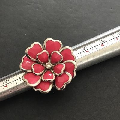 Sale Photo Thumbnail #39: Very nice fashion, statement stretchy ring. Please see attached photos.