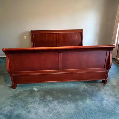Beautiful King Size Sleigh Bed (P-BC)