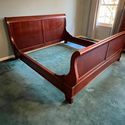 Beautiful King Size Sleigh Bed (P-BC)