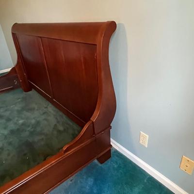 Beautiful King Size Sleigh Bed (P-BC)