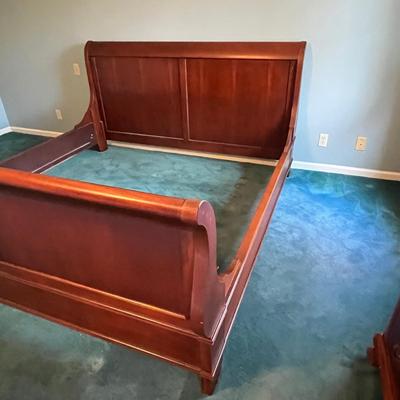 Beautiful King Size Sleigh Bed (P-BC)