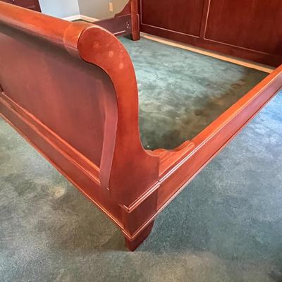 Beautiful King Size Sleigh Bed (P-BC)