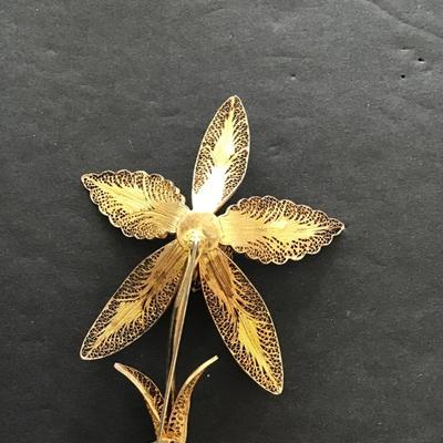 Sale Photo Thumbnail #61: Beautiful vintage, gold tone, flower brooch. Please see attached photos.