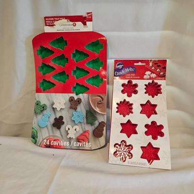 Assorted Christmas Decor & Lighted Garland (BLR-JS)