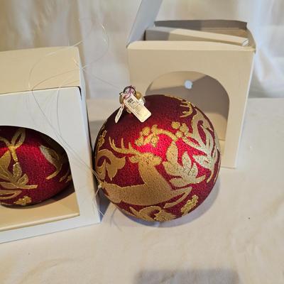 Assorted Christmas Decor & Lighted Garland (BLR-JS)