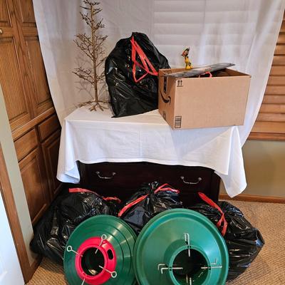 Assorted Christmas Decor & Lighted Garland (BLR-JS)