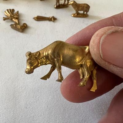 Assorted Christmas Decor & Lighted Garland (BLR-JS)