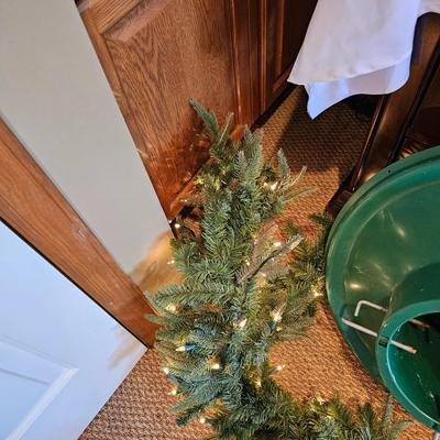 Assorted Christmas Decor & Lighted Garland (BLR-JS)