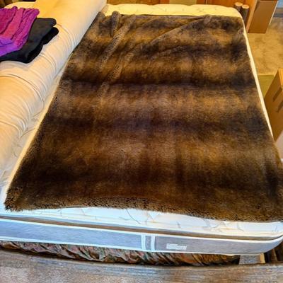 Sale Photo Thumbnail #1023: Brown Fleece Throw/Blanket 48"x61"