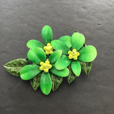 Sale Photo Thumbnail #119: Beautiful green flower, vintage brooch. Please see attached photos.