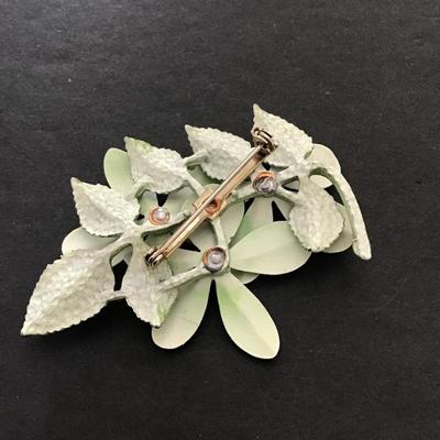 Sale Photo Thumbnail #121: Beautiful green flower, vintage brooch. Please see attached photos.