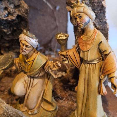 Fontanini 17 Piece Nativity Set & Stable (BLR-JS)