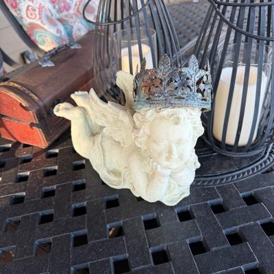 Sale Photo Thumbnail #1089: Assorted Decorative Items