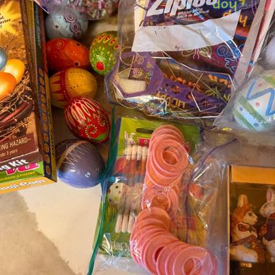 Sale Photo Thumbnail #1118: Box Lot of Easter Supplies