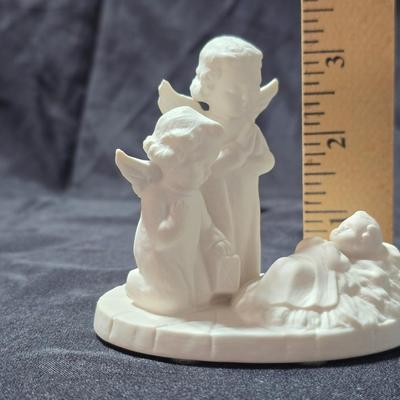 Goebel Hummel HX 312 Angels with Baby Jesus figurine in white bisque porcelain. It was produced in 1961 in West Germany