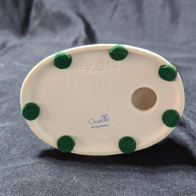 Goebel Hummel HX 312 Angels with Baby Jesus figurine in white bisque porcelain. It was produced in 1961 in West Germany