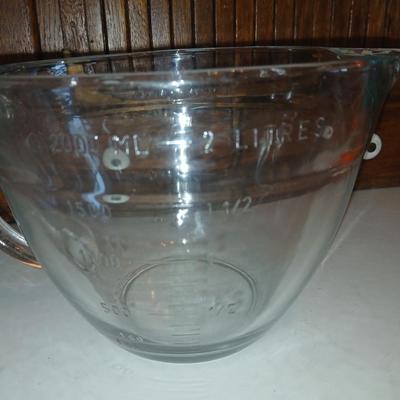 Anchor Hocking 2-quart (8-cup) glass batter bowl with handle and pour spout. - Brand new timer - and a new set of measuring cups