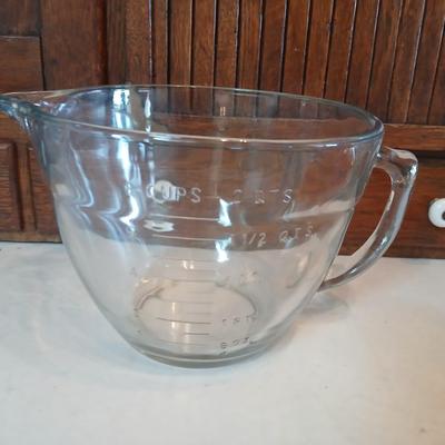 Anchor Hocking 2-quart (8-cup) glass batter bowl with handle and pour spout. - Brand new timer - and a new set of measuring cups