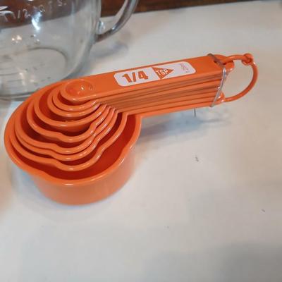 Anchor Hocking 2-quart (8-cup) glass batter bowl with handle and pour spout. - Brand new timer - and a new set of measuring cups