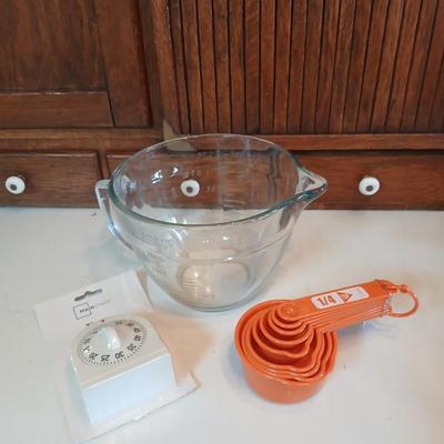 Anchor Hocking 2-quart (8-cup) glass batter bowl with handle and pour spout. - Brand new timer - and a new set of measuring cups