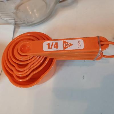 Anchor Hocking 2-quart (8-cup) glass batter bowl with handle and pour spout. - Brand new timer - and a new set of measuring cups