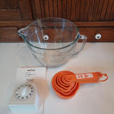 Anchor Hocking 2-quart (8-cup) glass batter bowl with handle and pour spout. - Brand new timer - and a new set of measuring cups