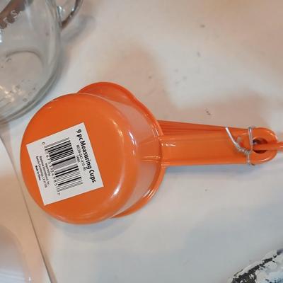 Anchor Hocking 2-quart (8-cup) glass batter bowl with handle and pour spout. - Brand new timer - and a new set of measuring cups