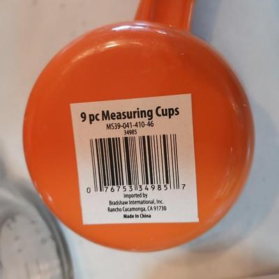 Anchor Hocking 2-quart (8-cup) glass batter bowl with handle and pour spout. - Brand new timer - and a new set of measuring cups