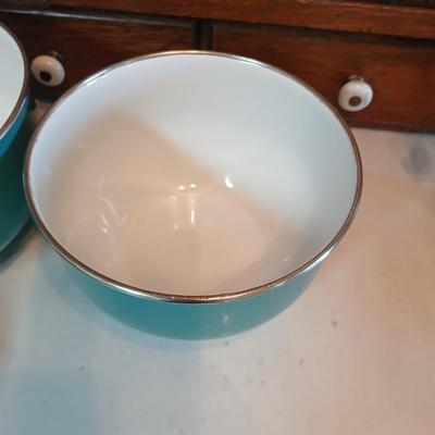 Three nesting enamel mixing bowls and a glass Pyrex measuring cup