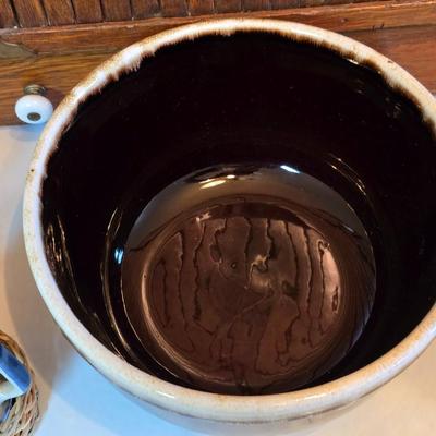 Large unmarked Gourmet Brown drip glaze mixing bowl with a variety of cute brown cows!