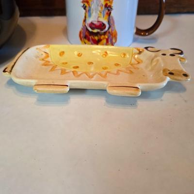 Large unmarked Gourmet Brown drip glaze mixing bowl with a variety of cute brown cows!
