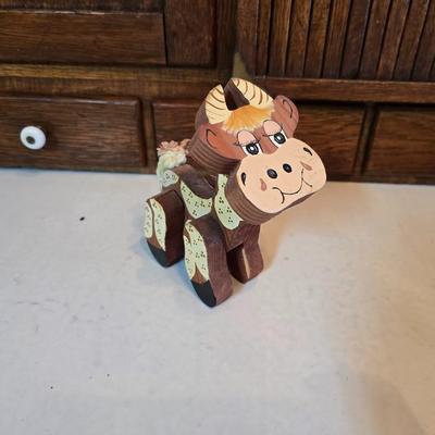 Large unmarked Gourmet Brown drip glaze mixing bowl with a variety of cute brown cows!