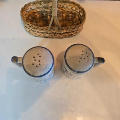 Large unmarked Gourmet Brown drip glaze mixing bowl with a variety of cute brown cows!