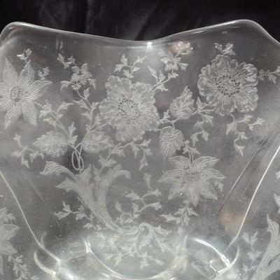 Cambridge "Wildflower" console or centerpiece bowl with A pair of two-light "Keyhole" candlesticks