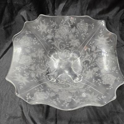 Cambridge "Wildflower" console or centerpiece bowl with A pair of two-light "Keyhole" candlesticks