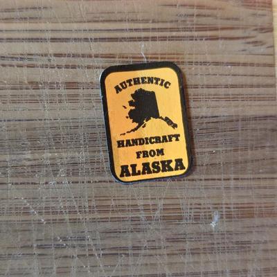 Wooden cutting board with 5 Pampered Chef Quickut Paring Knives and an Alaskan Ulu knife