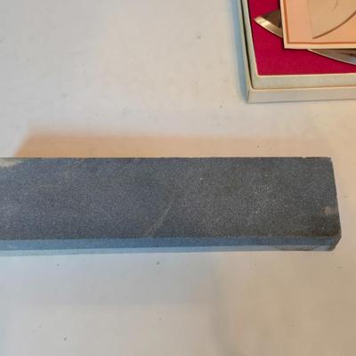 Wooden cutting board with 5 Pampered Chef Quickut Paring Knives and an Alaskan Ulu knife