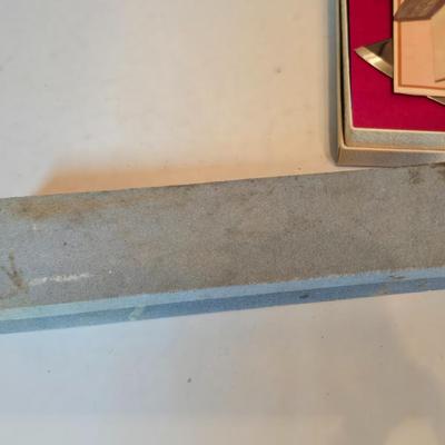 Wooden cutting board with 5 Pampered Chef Quickut Paring Knives and an Alaskan Ulu knife