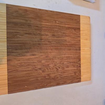 Wooden cutting board with 5 Pampered Chef Quickut Paring Knives and an Alaskan Ulu knife