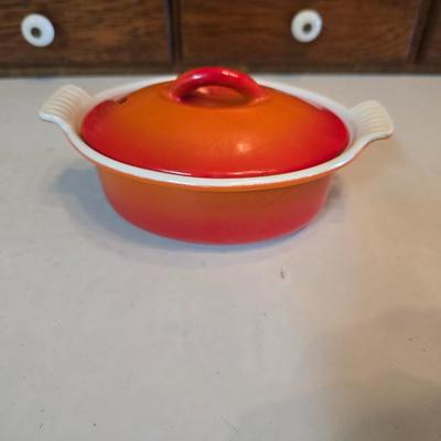 Descoware Made in Belgium Flame Red cast iron 2 1/2-quart Dutch oven