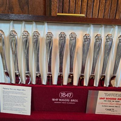 1847 Rogers Bros. "Daffodil" pattern silver-plate flatware set in a wooden chest.