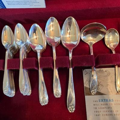1847 Rogers Bros. "Daffodil" pattern silver-plate flatware set in a wooden chest.