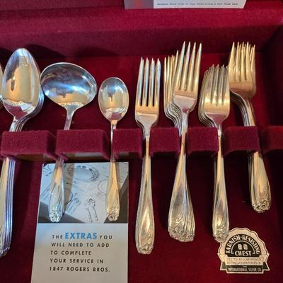 1847 Rogers Bros. "Daffodil" pattern silver-plate flatware set in a wooden chest.