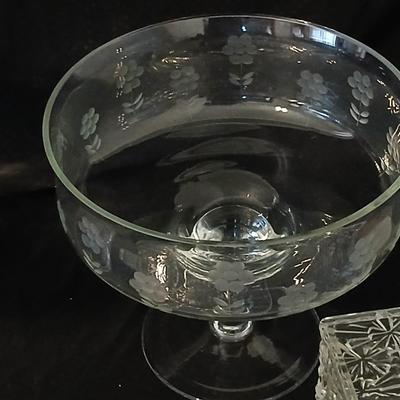 Vintage glassware - clear glass pedestal cake stand, crystal etched pedestal fruit centerpiece bowl, Federal Glass Columbia pattern clear...