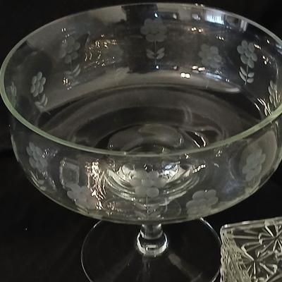 Vintage glassware - clear glass pedestal cake stand, crystal etched pedestal fruit centerpiece bowl, Federal Glass Columbia pattern clear...