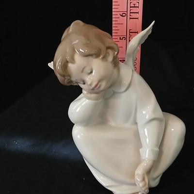 Lladró "Angel Dreaming" porcelain figure