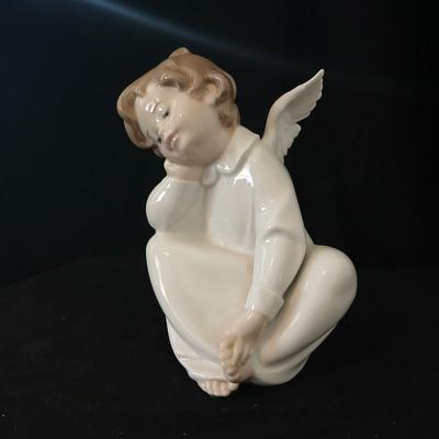 Lladró "Angel Dreaming" porcelain figure