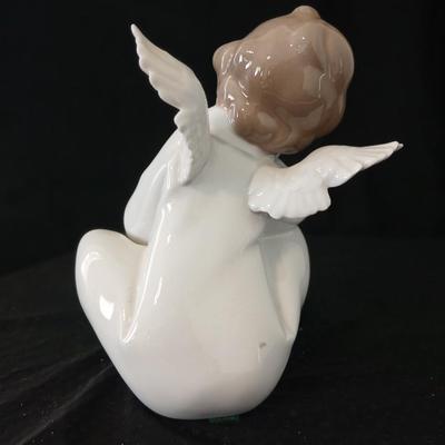 Lladró "Angel Dreaming" porcelain figure